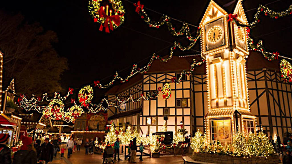 15 Best Christmas Cities in the USA to Visit for the Holidays