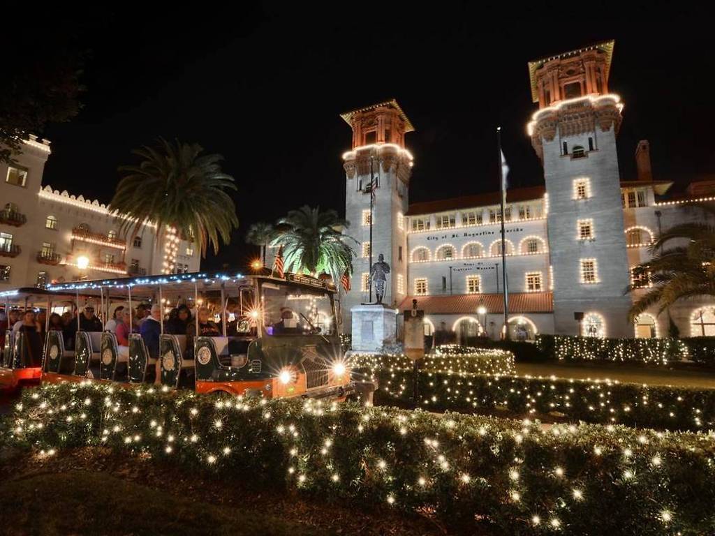 15 Best Christmas Cities in the USA to Visit for the Holidays