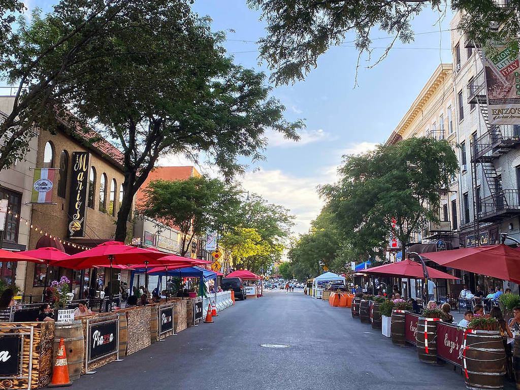 Best Street Fairs NYC Offers With Food, Music and Artwork