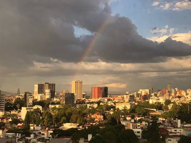 Arcoiris en la CDMX Edificios de la CDMX con arcoíris