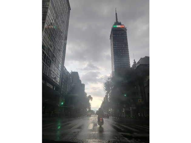 Calles lluviosas en la CDMX Edificios de la CDMX con lluvias