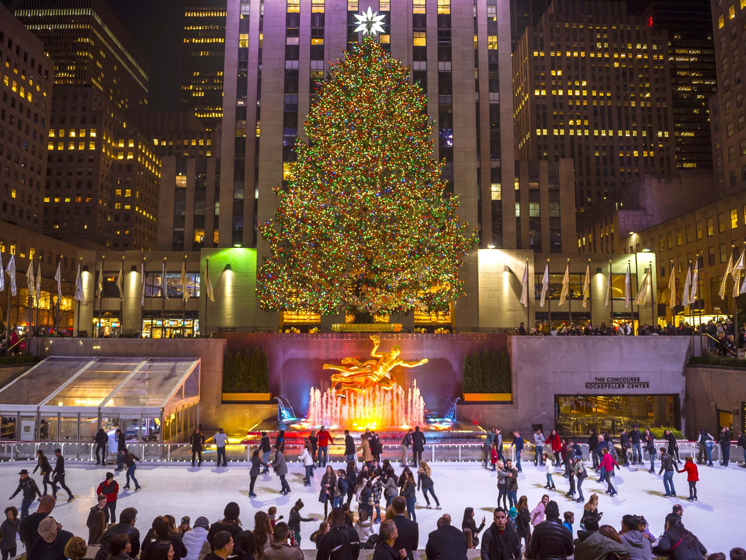 New York's Rockefeller Center Christmas Tree is causing hilarious reactions