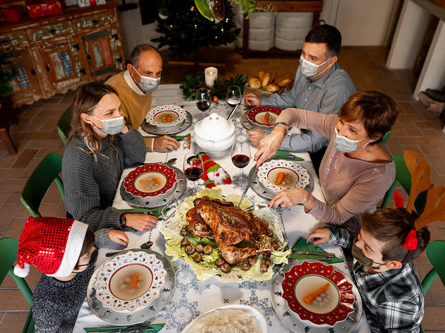 Cenas de seis personas y toque de queda a la una, así es el plan del Gobierno para Navidad Cenas de seis personas y toque de queda a la una, así es el plan del Gobierno para Navidad