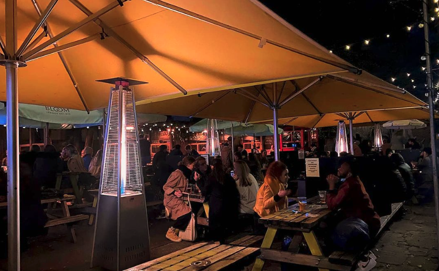 London Outdoor Pub With Heaters Heated Outdoor Pub 2025