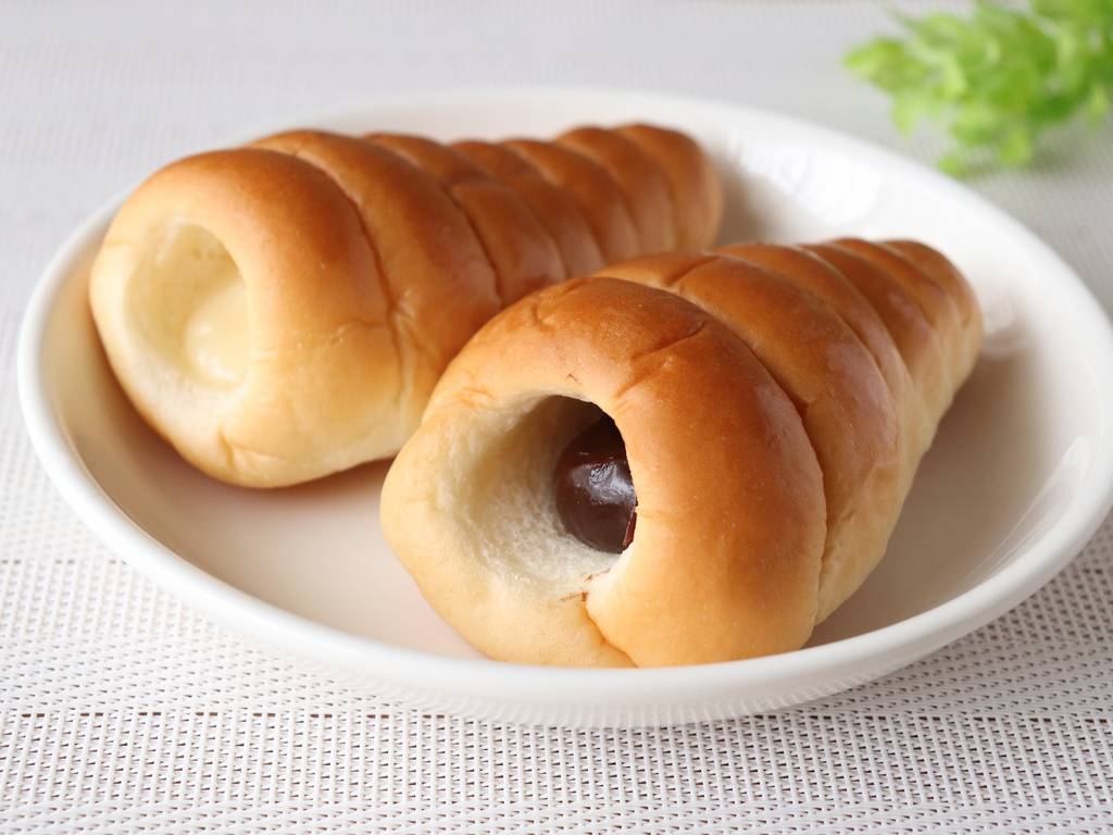 10 Japanese breads you have to try truffle roll, curry bun, melonpan
