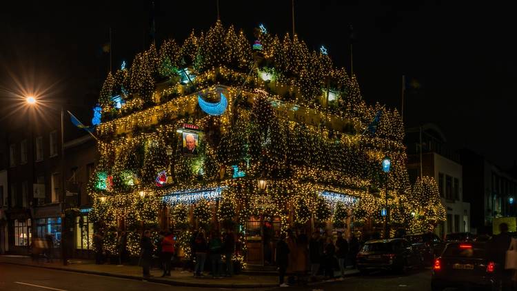 churchill arms christmas lights