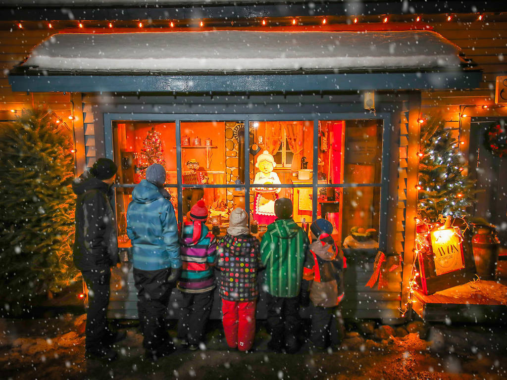 Where to See Christmas Lights in Montreal for the Winter Holidays