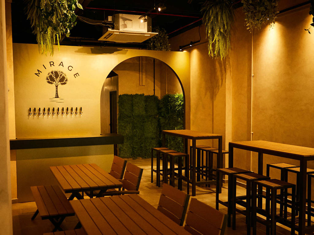 25 Best Craft Beer Bars in Singapore to Quaff Down a Pint