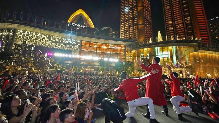 Rock out to live music performances by popular Thai artists on New Year’s Eve.