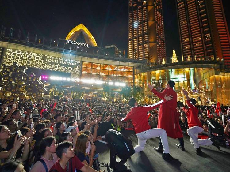 Rock out to live music performances by popular Thai artists on New Year’s Eve.