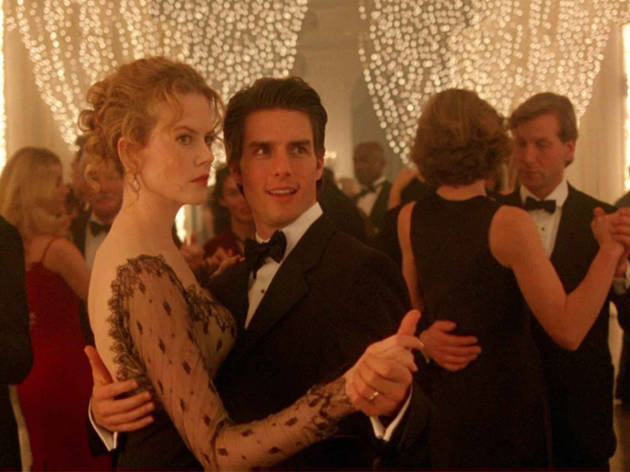 Ojos bien cerrados Ojos bien cerrados, dirigida por Stanley Kubrick y protagonizada por Nicole Kidman y Tom Cruise