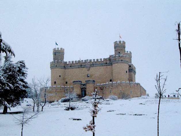 Manzanares El Real con nieve Manzanares El Real con nieve