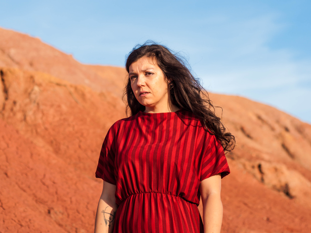 Joana Guerra Joana Guerra editou o álbum 'Chão Vermelho'