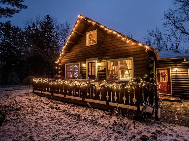 The coziest Airbnbs you can rent near Chicago this winter