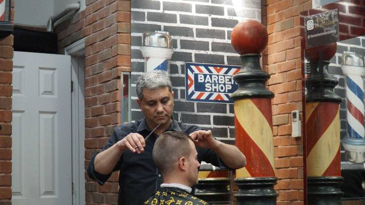 Manhattan Barber Shop NYC - Good barbers do  channels, participate  in competitions and do other interesting things. But the best barbers are  simply working in Manhattan Barbershop and make people happy