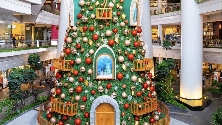 Feast your eyes on the tallest Christmas tree at Star Vista