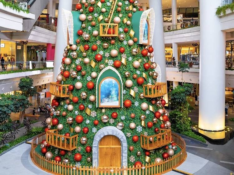 Feast your eyes on the tallest Christmas tree at Star Vista