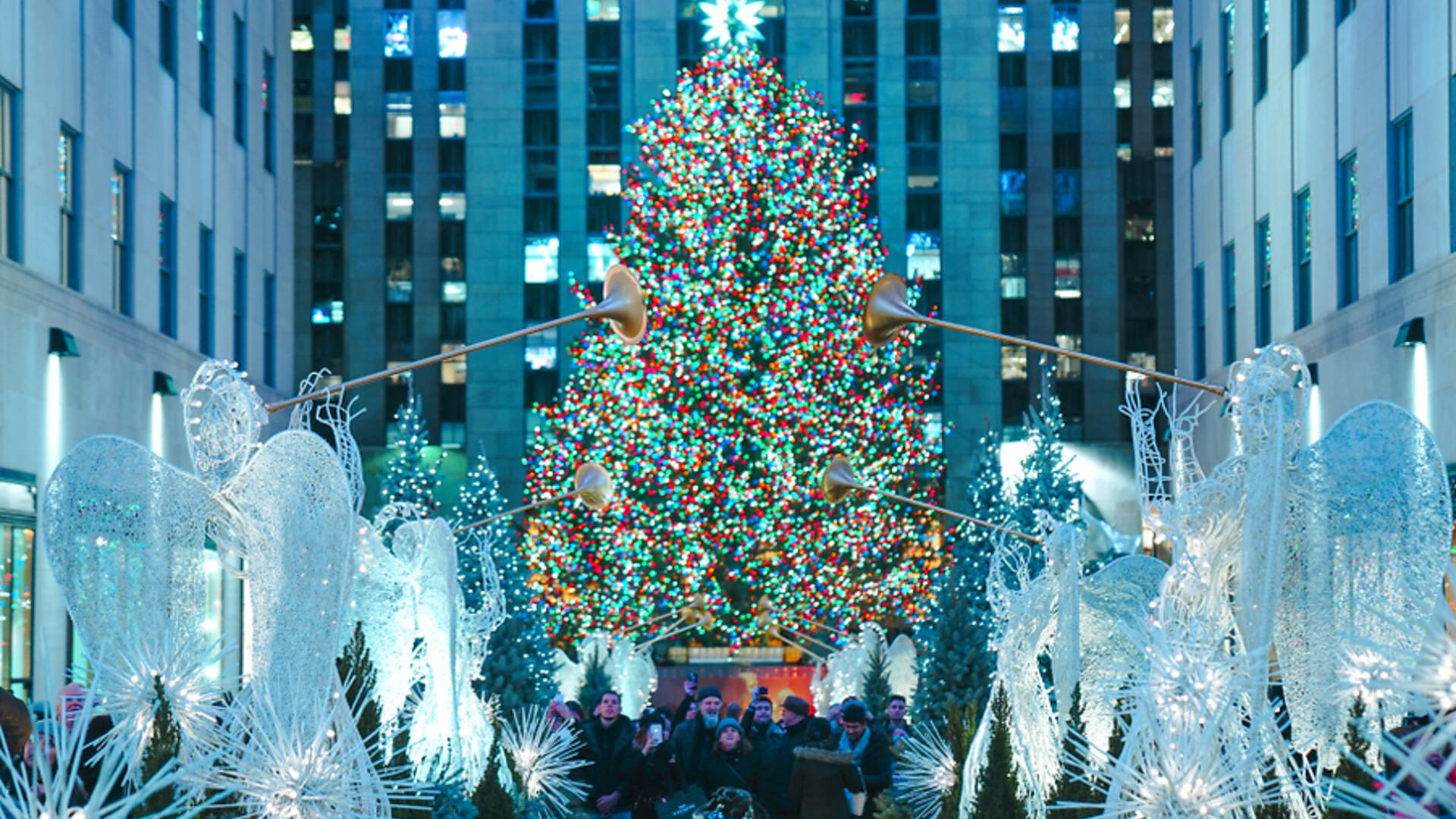 11 Most Beautiful and Iconic Christmas Trees in the World