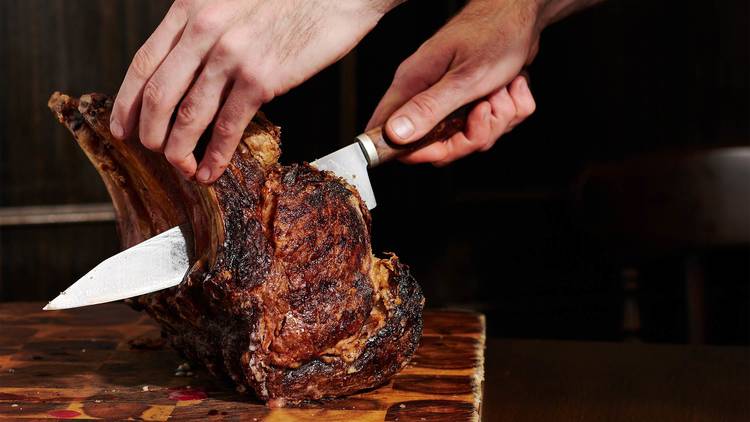 The Gidley steak action shot (Photograph: The Gidley/Dominic Loneragan)