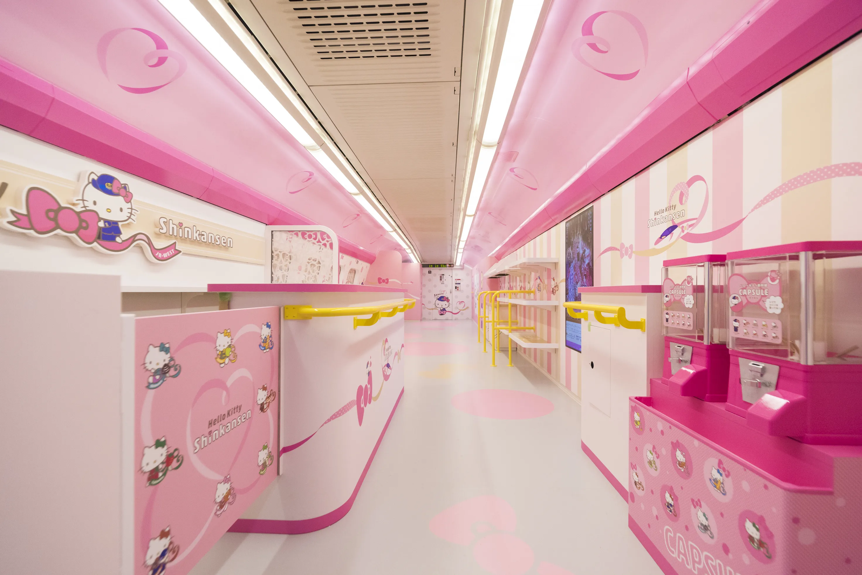 Hello Kitty Shinkansen