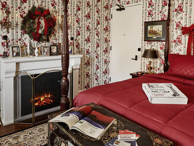 You Can Book A Home Alone Experience At This Hotel Near Chicago