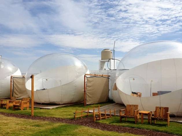 Glamping en Tlaxcala Toma abierta de tres esferas de glamping