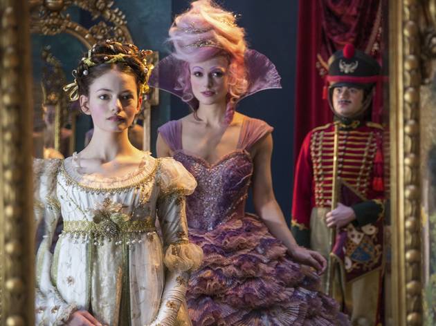 El cascanueces y los cuatro reinos El cascanueces y los cuatro reinos, adaptación protagonizada por Keira Knightley y Morgan Freeman