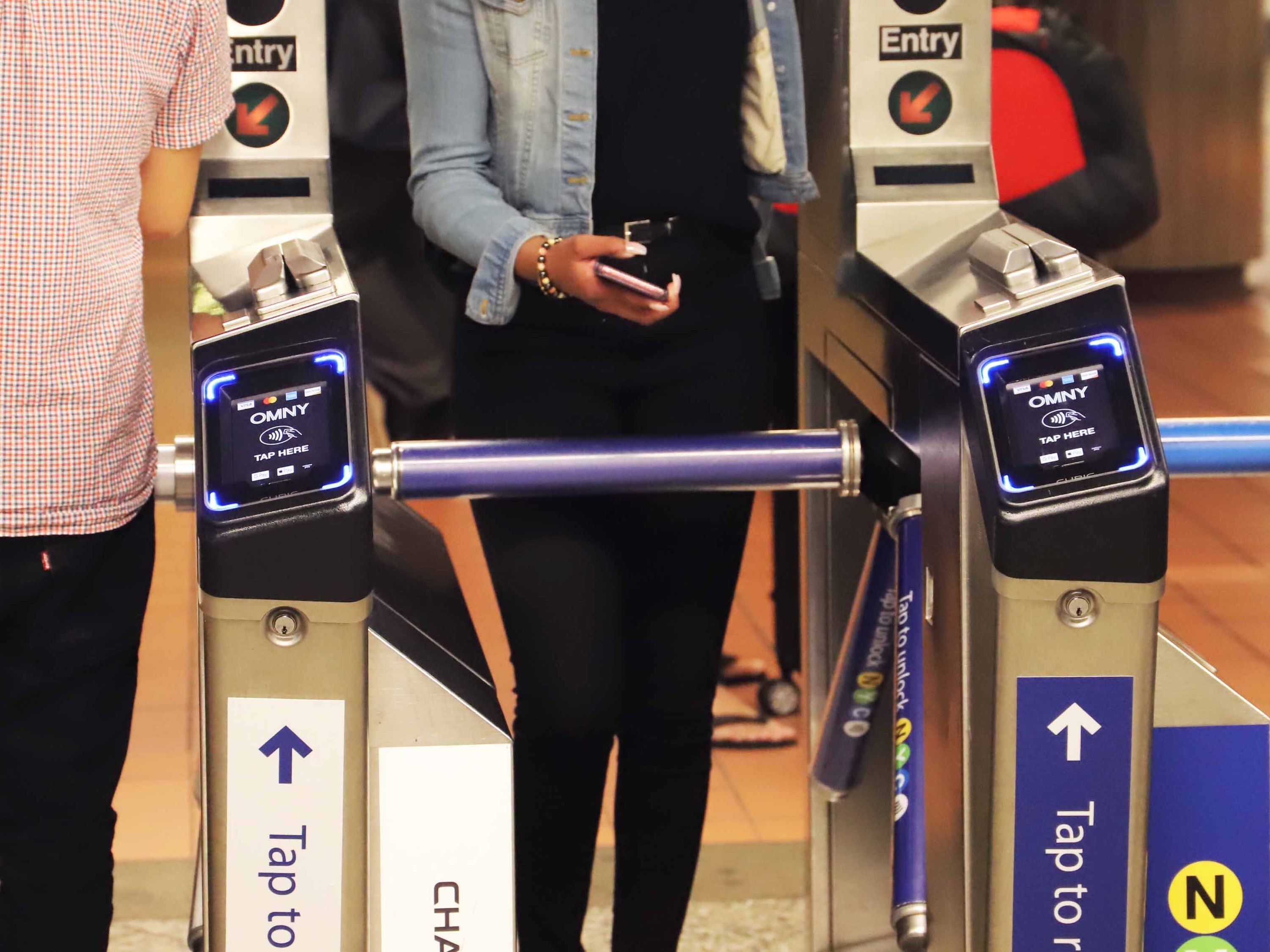 OMNY subway reader