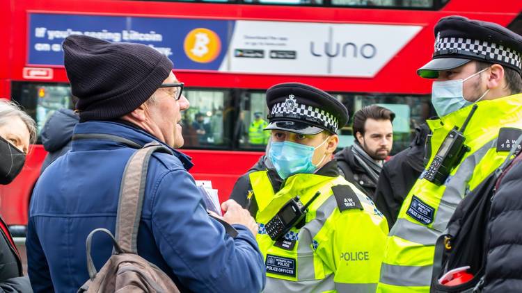 metropolitan police and man without face mask