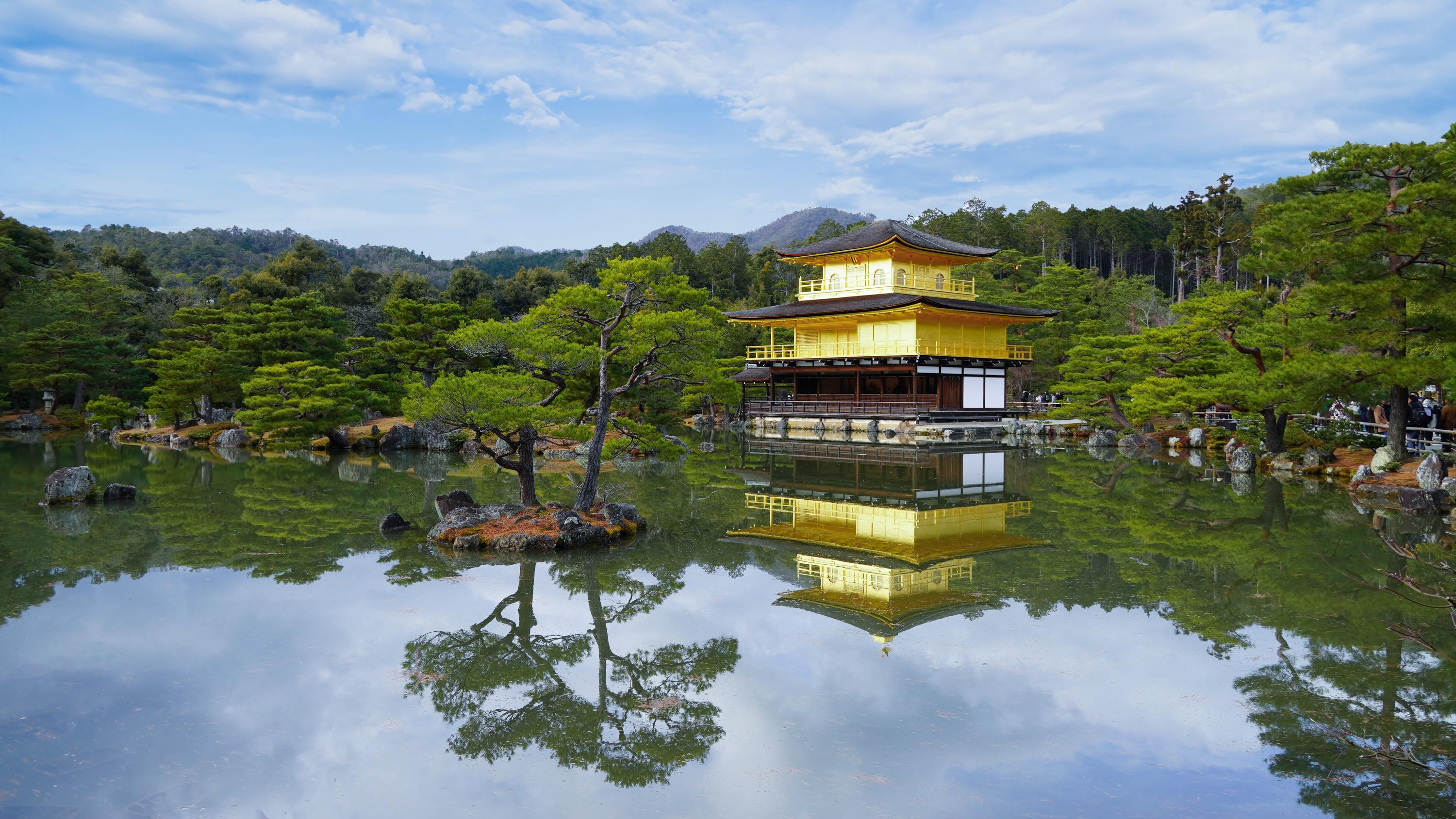 Kinkakuji Temple Has Reopened After A Four Month Renovation