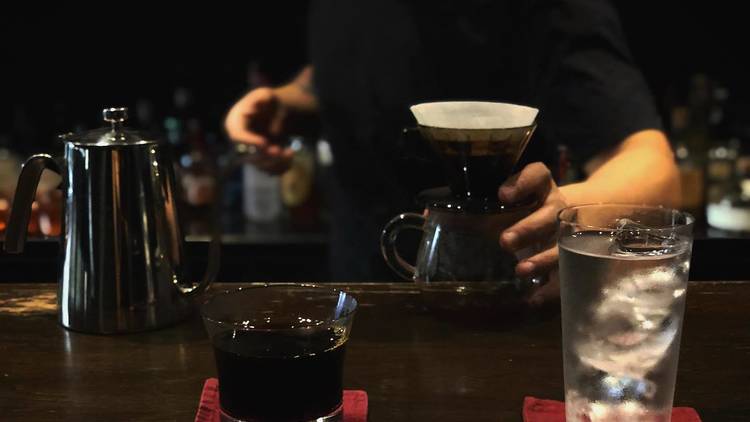 Bar 335