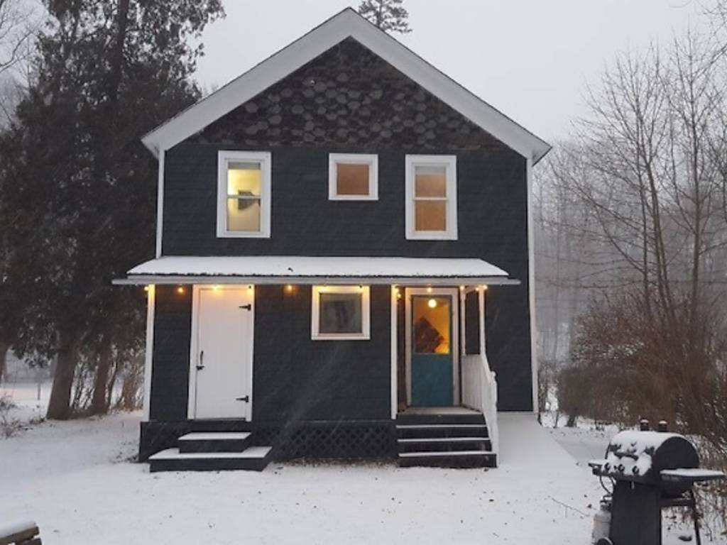 9 Best Airbnbs for Ski Getaways From NYC 2023