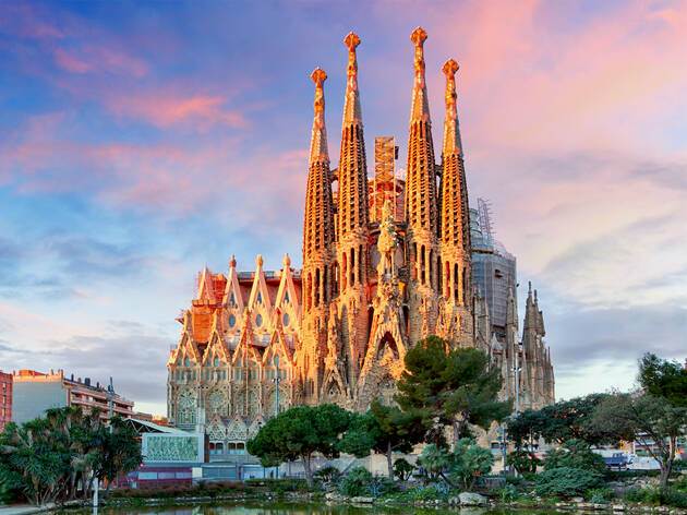 Basílica de la Sagrada Familia Toma abierta de la fachada de la Basílica de la Sagrada Familia