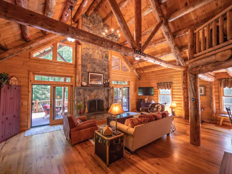 The luxe log cabin in Wilmington, VT