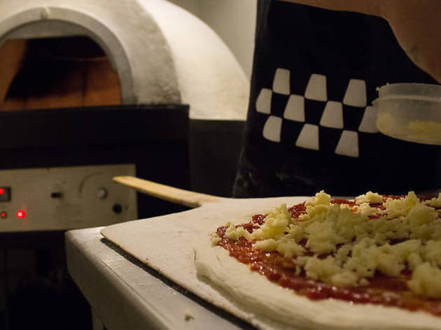 Pizza Local Pizza preparada para meter al horno