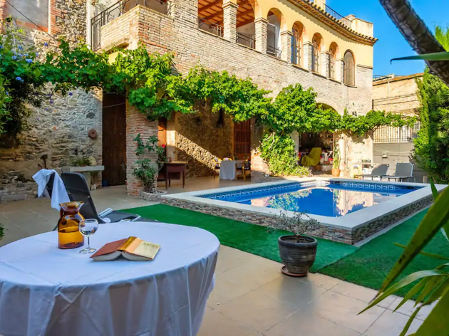 Airbnb, 11 masias Airbnb, 11 masias