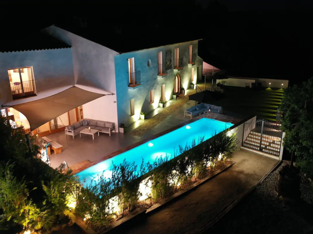 Airbnb, 11 masias Airbnb, 11 masias