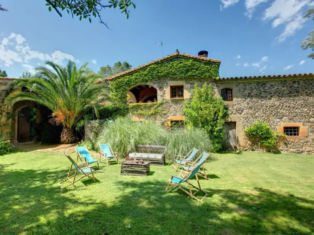 Airbnb, 11 masias Airbnb, 11 masias
