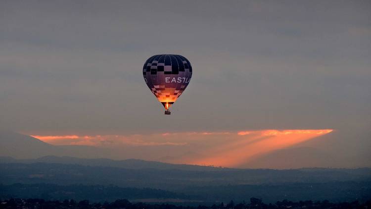 A hot air balloon over the Yarra Valley