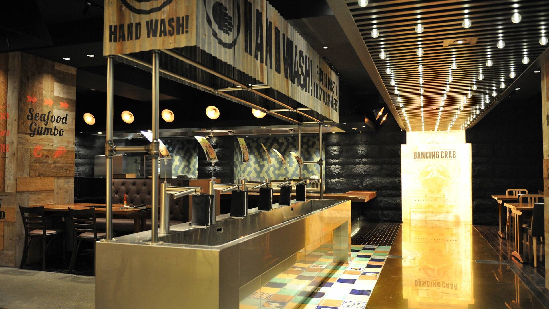 Dancing Crab Restaurants in Shinjuku, Tokyo