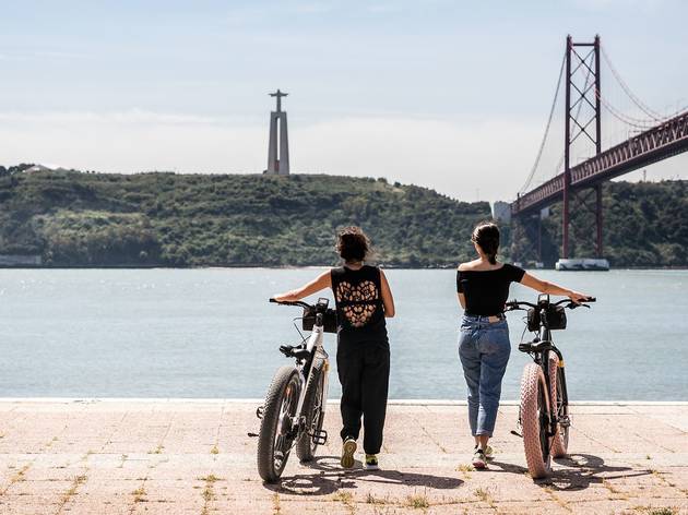 Tejo Bicicletas ao pé do Tejo