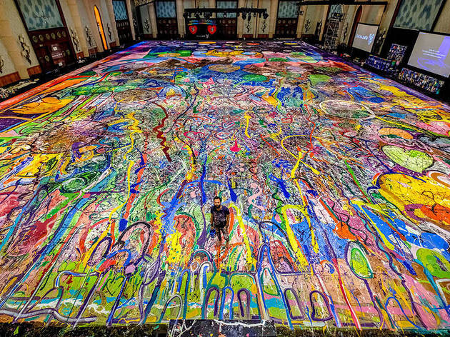 ドバイで新たなギネス記録が更新、世界最大のアートキャンバスとは