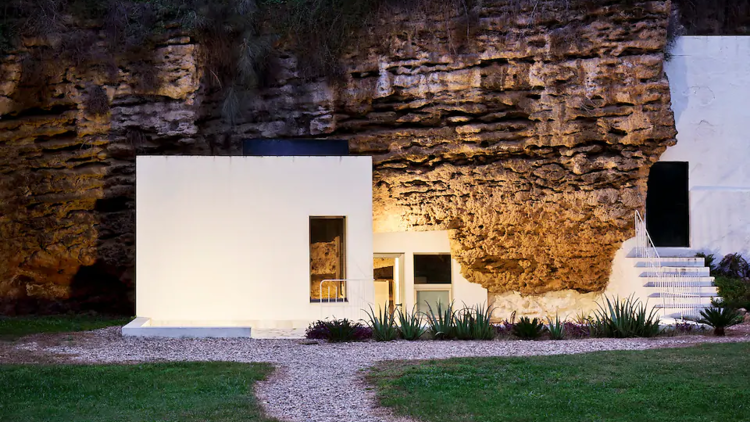 Airbnb, casas cueva, península