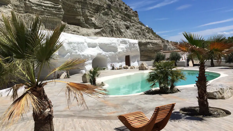 Amb piscina de sal a Benamaurel, Granada