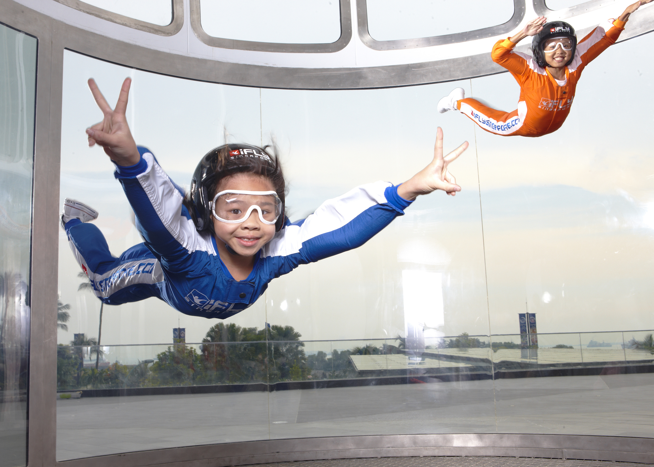 I am fly. IFLY Singapore на Сентозе. Аэротруба детская. Ребенок в полете. Дети летают.