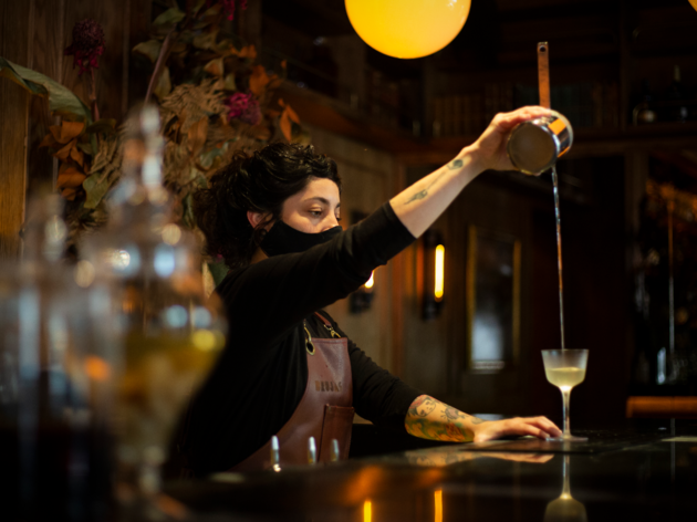 Gabriela Lozada, head bartender de Brujas Gabriela Lozada, head bartender de Brujas
