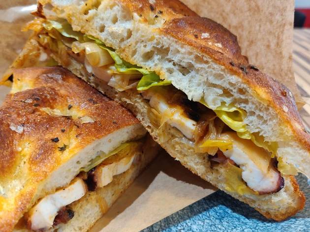 Focaccia de pop amb kimchi de calçot de Sants Es Crema Focaccia de pop amb kimchi de calçot de Sants Es Crema