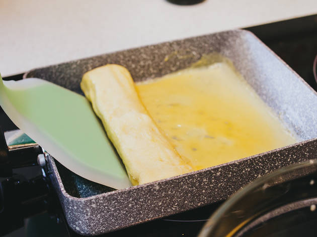 Cooking tamagoyaki Cooking tamagoyaki