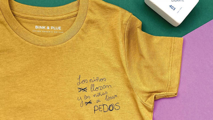 Una camiseta: Los niños lloran y las niñas se tiran pedos