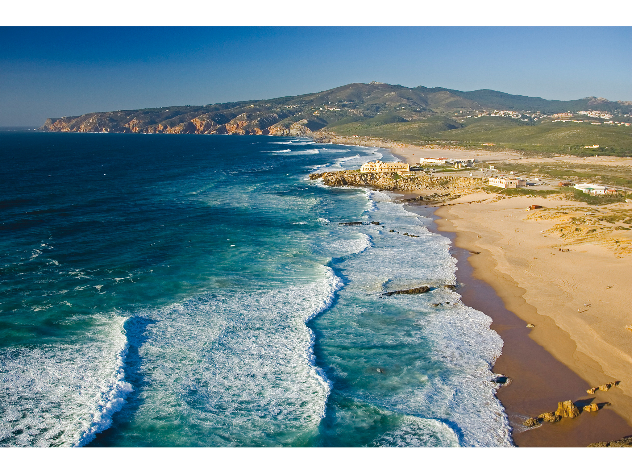 C coast. Пляж Гуинчо Португалия. Пляж Гиншу Португалия. Португалия побережье Атлантического океана. Португалия Лиссабонская Ривьера.
